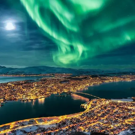Stort Hus I Nordlysbyen Tromso