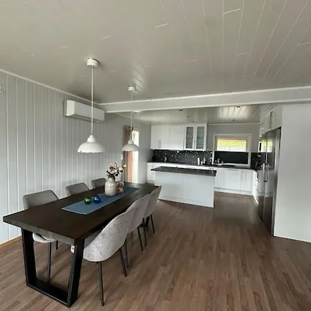 Stort Hus I Nordlysbyen Holiday home *