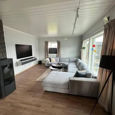 Holiday home Stort Hus I Nordlysbyen *