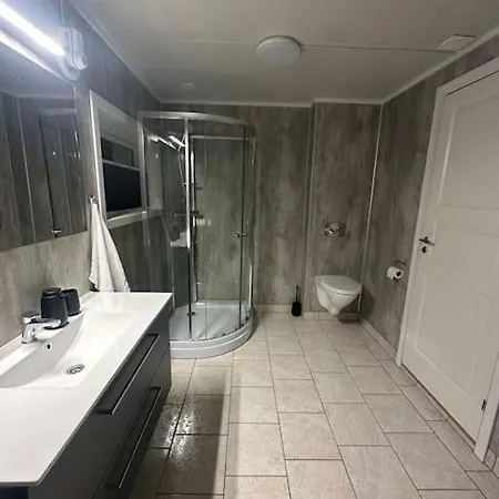 Stort Hus I Nordlysbyen בית נופש