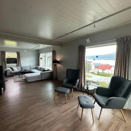 Stort Hus I Nordlysbyen Holiday home Tromso
