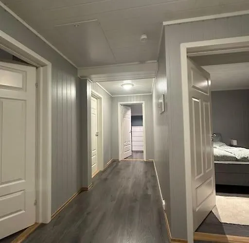 Stort Hus I Nordlysbyen טרומסה