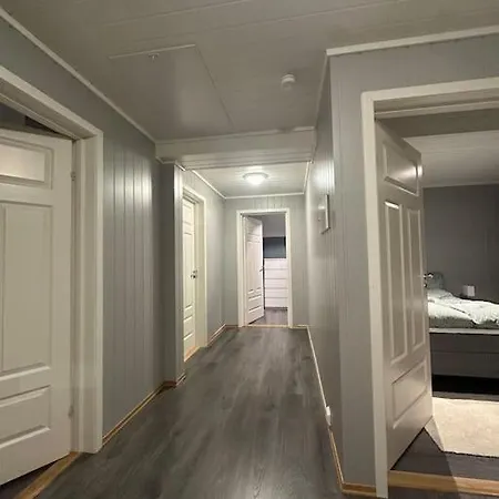 Stort Hus I Nordlysbyen Tromsø