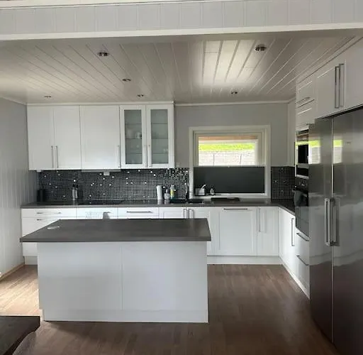 Stort Hus I Nordlysbyen Tromsø